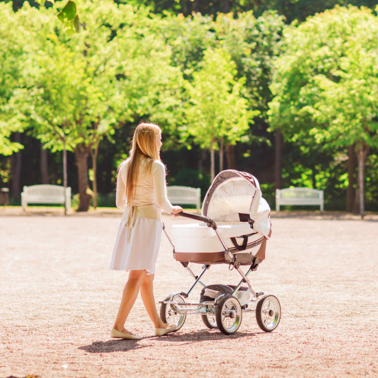 what stroller does the kardashians use?